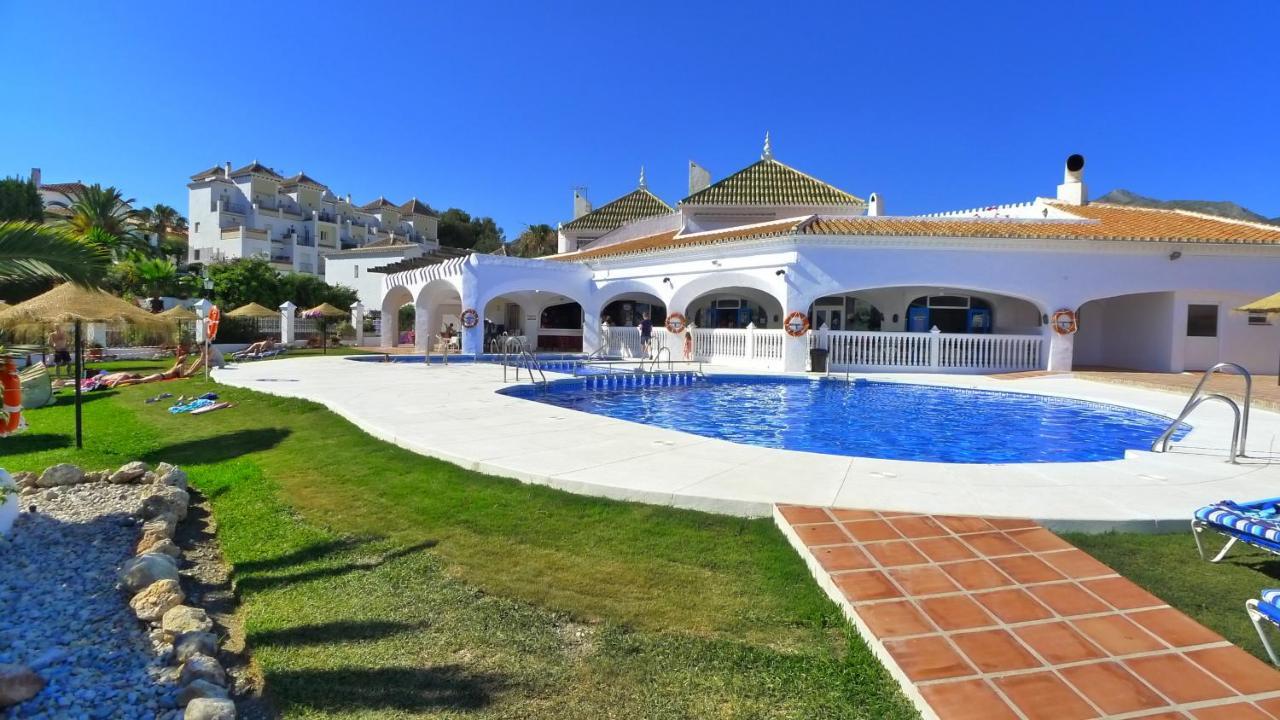 R838 Capistrano Playa 213 Apartment Nerja Bagian luar foto