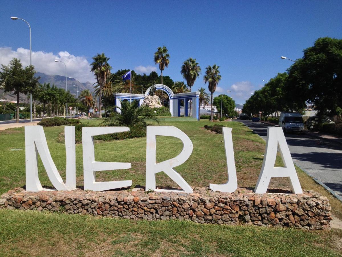 R838 Capistrano Playa 213 Apartment Nerja Bagian luar foto
