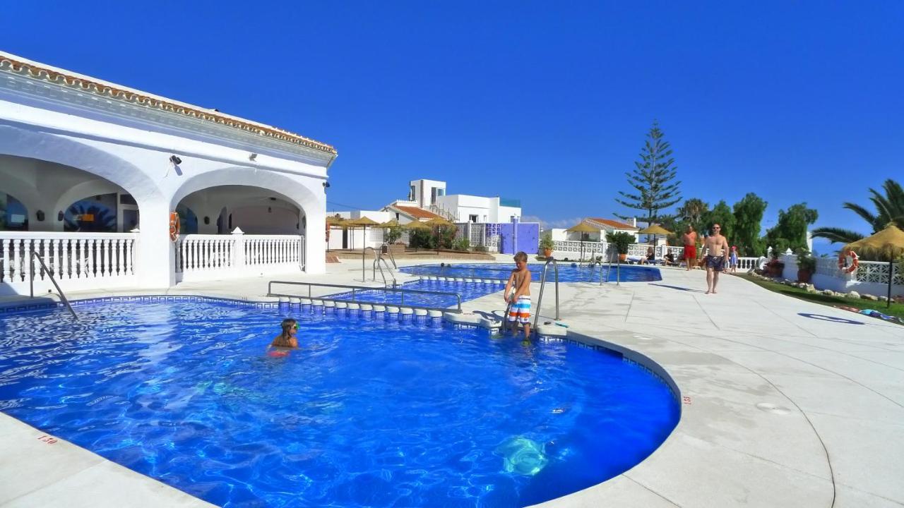 R838 Capistrano Playa 213 Apartment Nerja Bagian luar foto