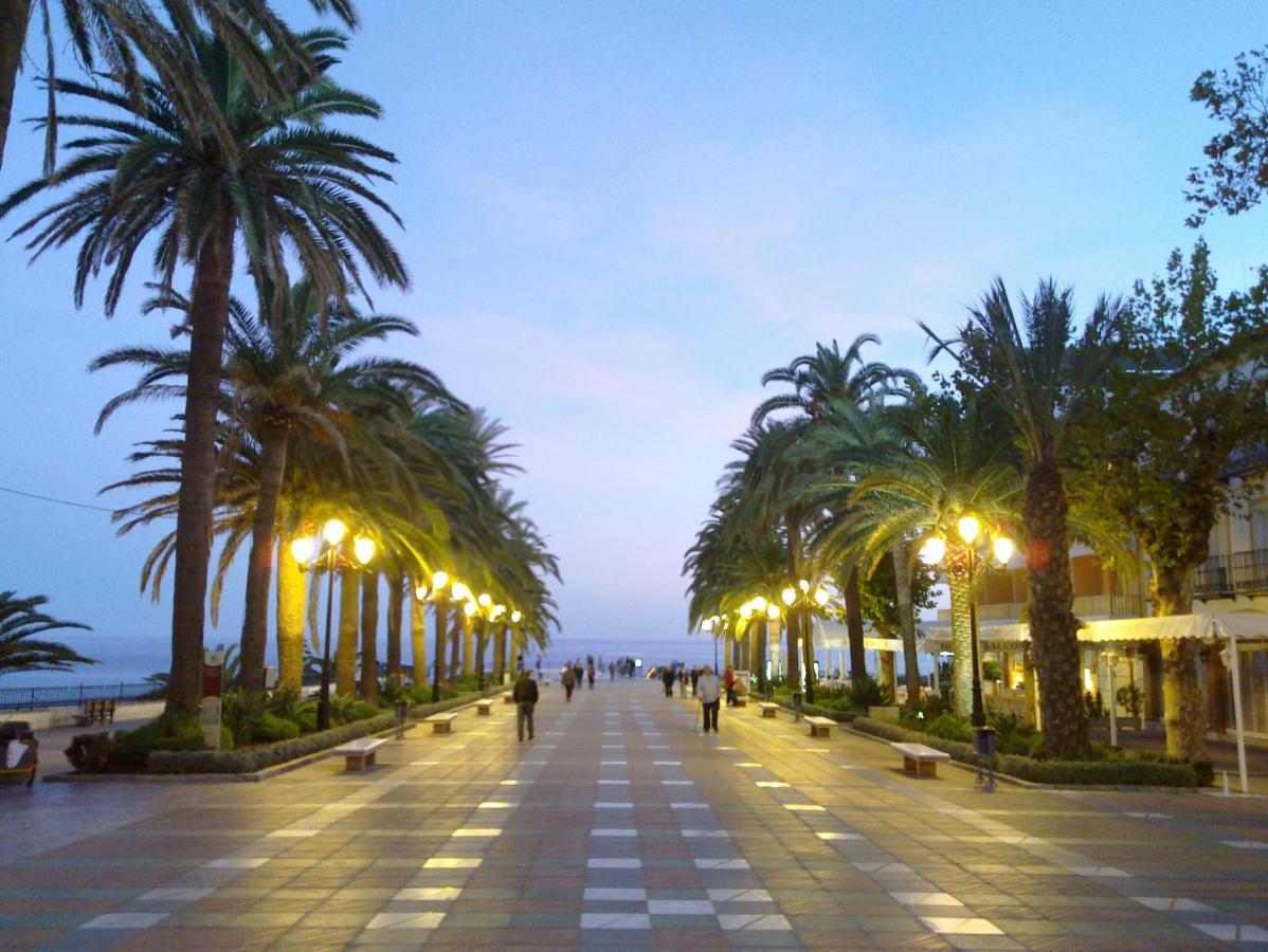 R838 Capistrano Playa 213 Apartment Nerja Bagian luar foto